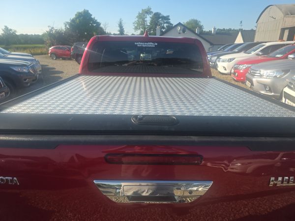 Toyota Hilux 2.8 D4D SR5 392573054