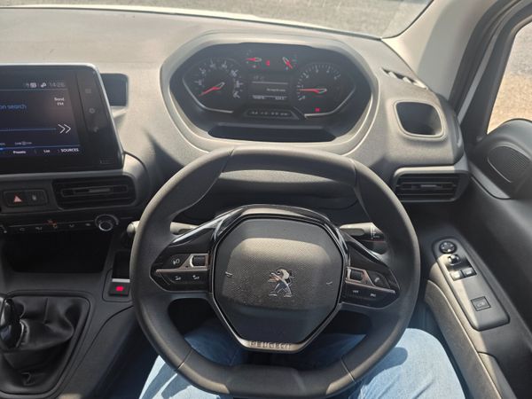 Peugeot Partner 2021 392527164