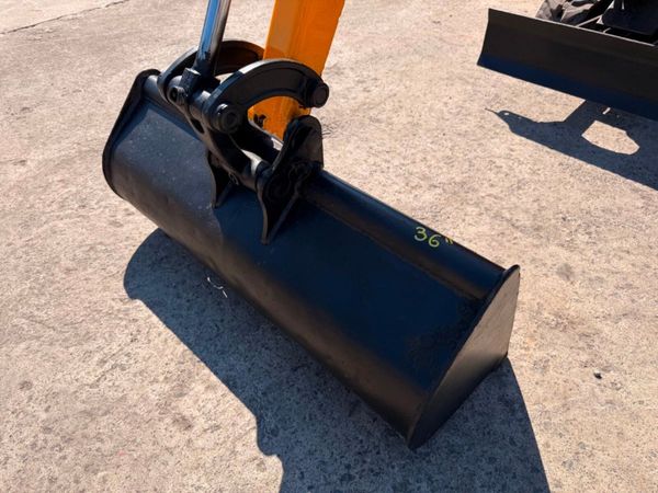 2018 JCB micro mini digger  with only 432 hours... 392697458