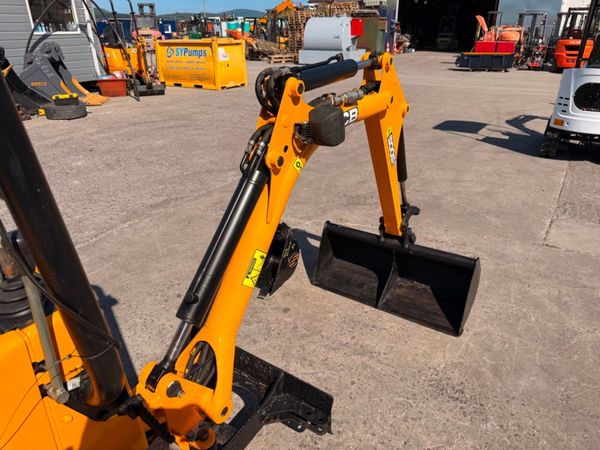 2018 JCB micro mini digger  with only 432 hours... 392697477