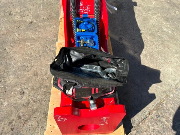 New / unused KBC 140 Hammer.....90mm Pins........2 392604402