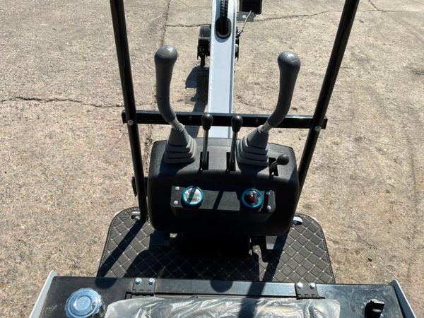 New / unused 1.0 tonne Ep12 Mini digger.........34 392611076