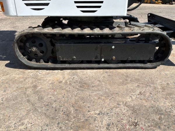 New / unused 1.0 tonne Ep12 Mini digger.........34 392611079