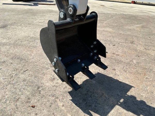 New / unused 1.0 tonne Ep12 Mini digger.........34 392611096