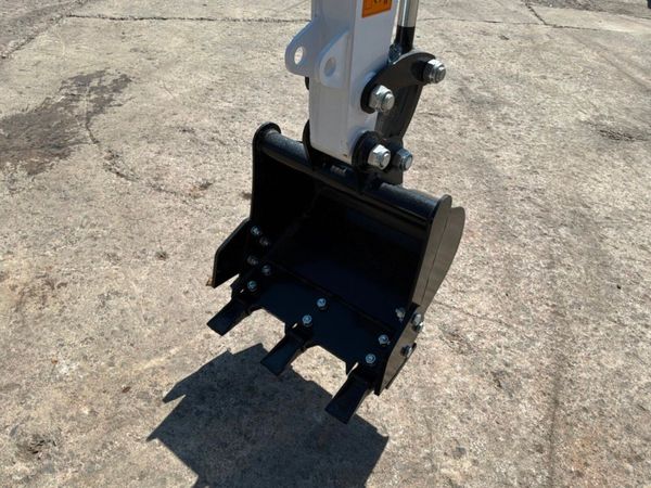 New / unused 1.0 tonne Ep12 Mini digger.........34 392611100