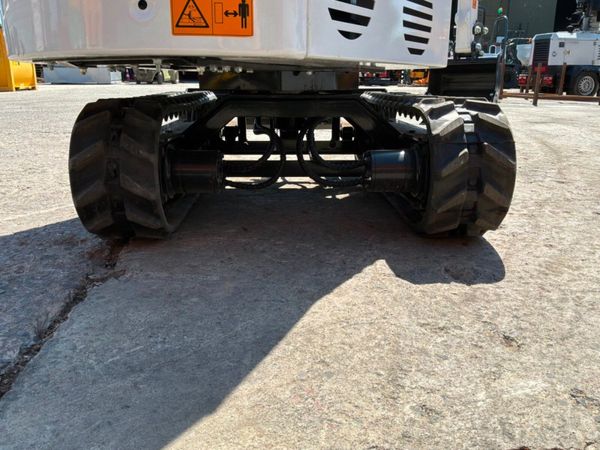 New / unused 1.0 tonne Ep12 Mini digger.........34 392611110