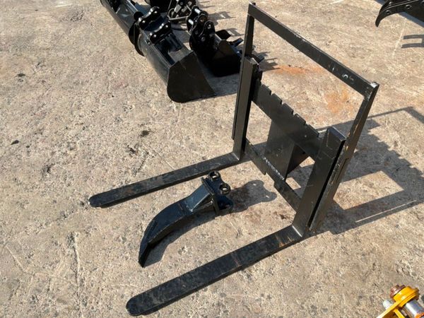 New / unused 1.0 tonne Ep12 Mini digger.........34 392611120