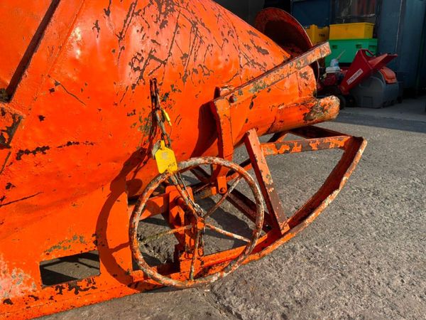 1000 litre Banana type concrete pouring skip...... 392745048