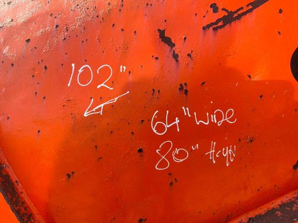1000 litre Banana type concrete pouring skip...... 392745054