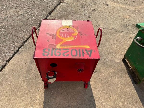 400v / 110v Site transformer / power distribution 392745141