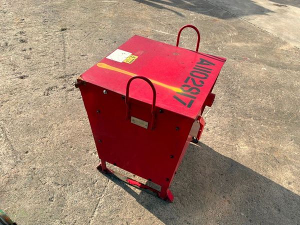 400v / 110v Site transformer / power distribution 392745145