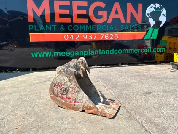 24" Geith digging bucket.....65mm pins.......044. 392721357