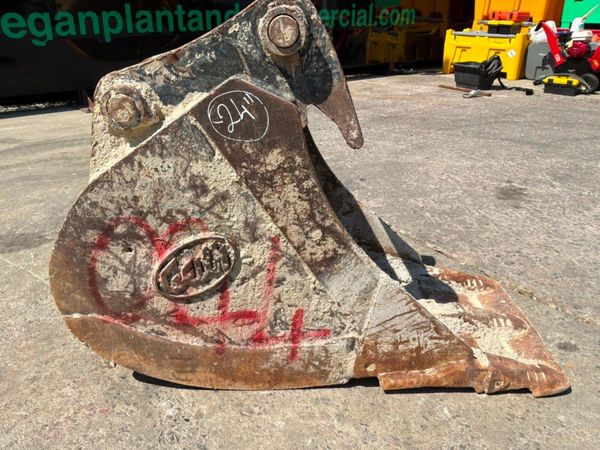 24" Geith digging bucket.....65mm pins.......044. 392721366