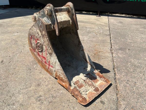 24" Geith digging bucket.....65mm pins.......044. 392721369