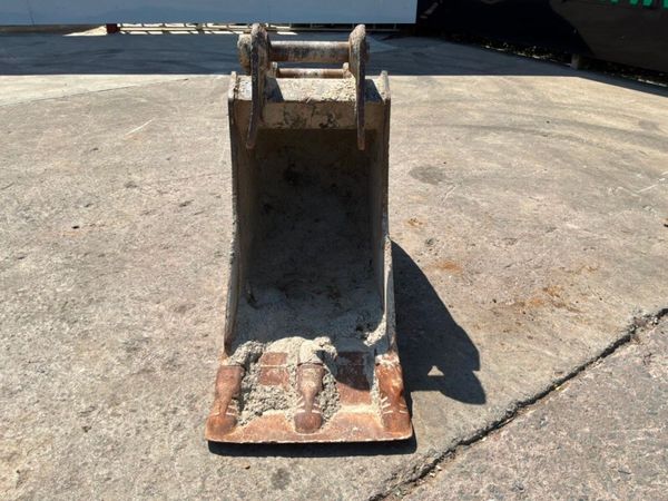 24" Geith digging bucket.....65mm pins.......044. 392721370