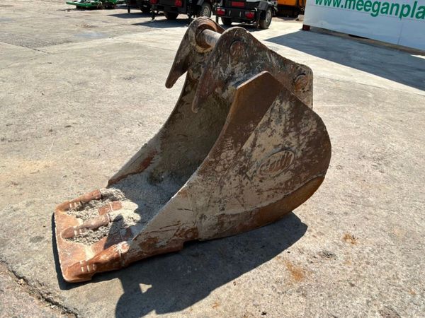 24" Geith digging bucket.....65mm pins.......044. 392721372