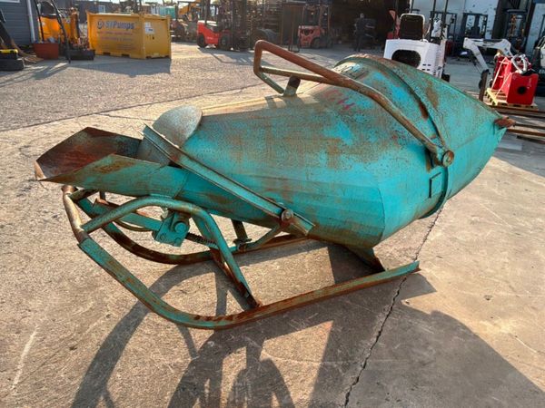 500 litres Banana type Concrete pouring skip...... 392928141