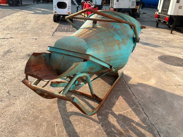 500 litres Banana type Concrete pouring skip...... 392928142