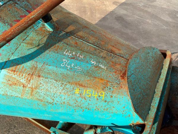 500 litres Banana type Concrete pouring skip...... 392928160