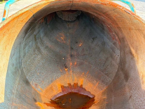 500 litres Banana type Concrete pouring skip...... 392928116