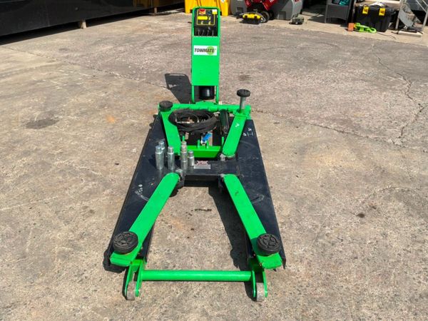 2021 Tow mate 2800kg portable hydraulic lift.....9 393060643
