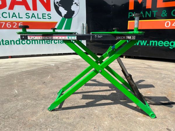 2021 Tow mate 2800kg portable hydraulic lift.....9 393060647