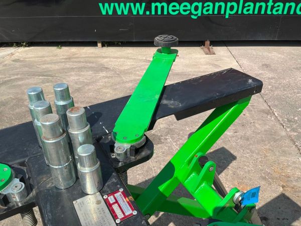 2021 Tow mate 2800kg portable hydraulic lift.....9 393060651