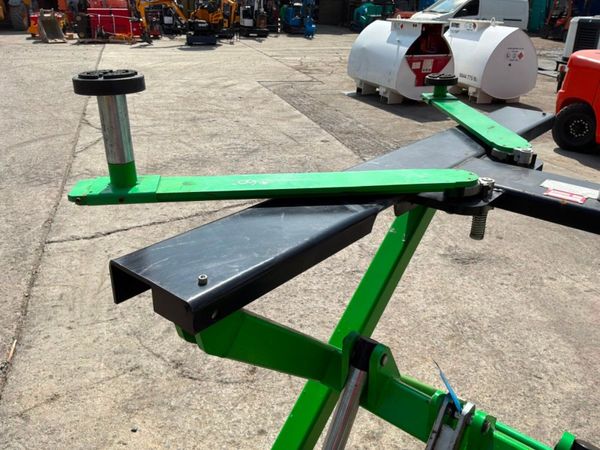 2021 Tow mate 2800kg portable hydraulic lift.....9 393060626