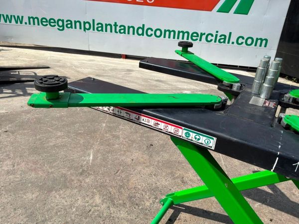 2021 Tow mate 2800kg portable hydraulic lift.....9 393060634