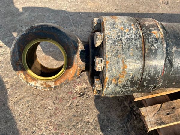 Hydraulic cylinder.....1870mm c/c.....20 / 30 ton 393141485