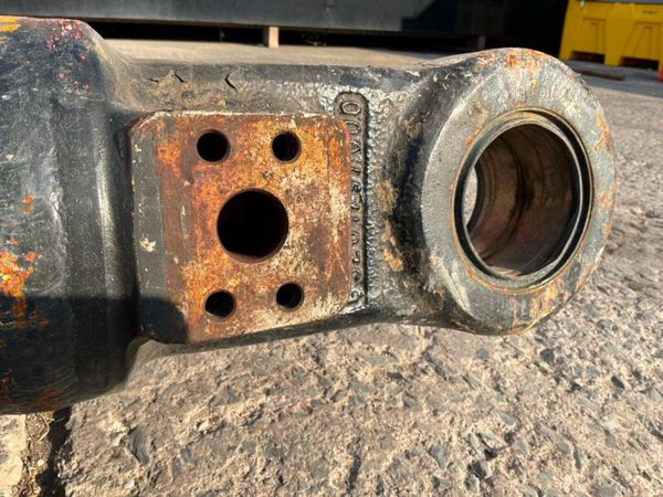 Hydraulic cylinder.....1870mm c/c.....20 / 30 ton 393141486