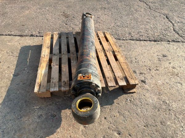 Hydraulic cylinder.....1870mm c/c.....20 / 30 ton 393141503