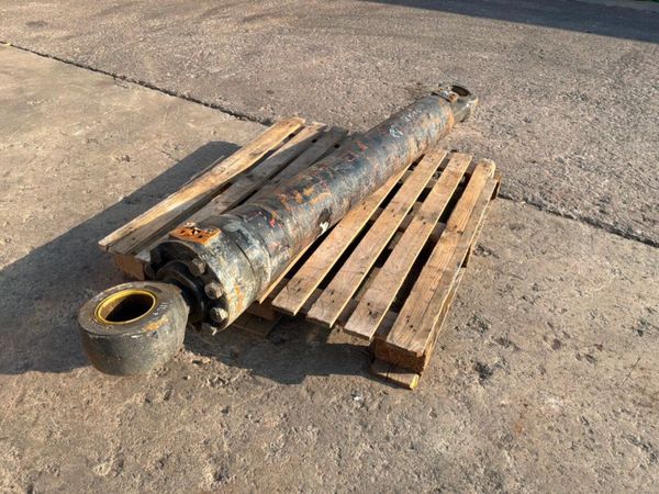 Hydraulic cylinder.....1870mm c/c.....20 / 30 ton 393141504
