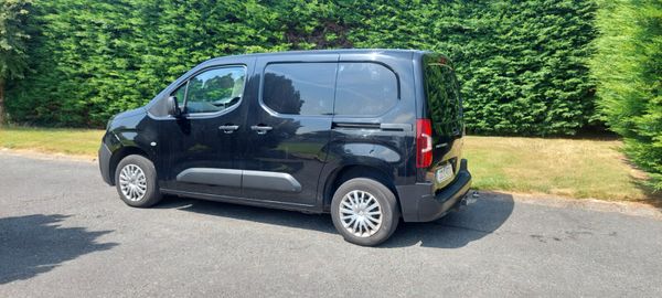 Peugeot Partner 2021 393142419