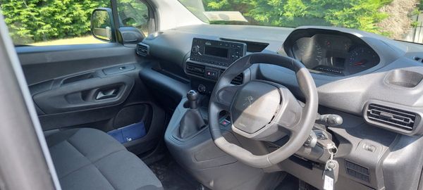 Peugeot Partner 2021 393142421