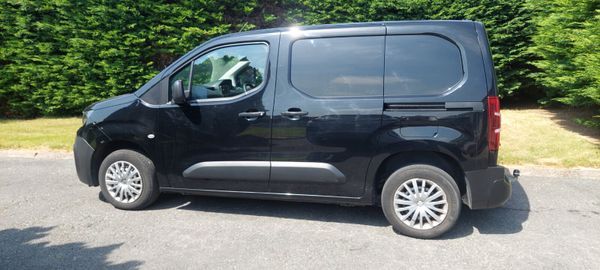 Peugeot Partner 2021 393142422