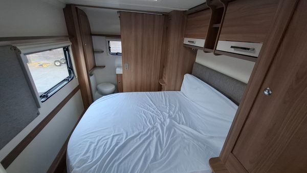Bailey  Pegasus GT70 Brindisi 4 Berth Island Bed 393195611