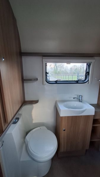 Bailey  Pegasus GT70 Brindisi 4 Berth Island Bed 393195614