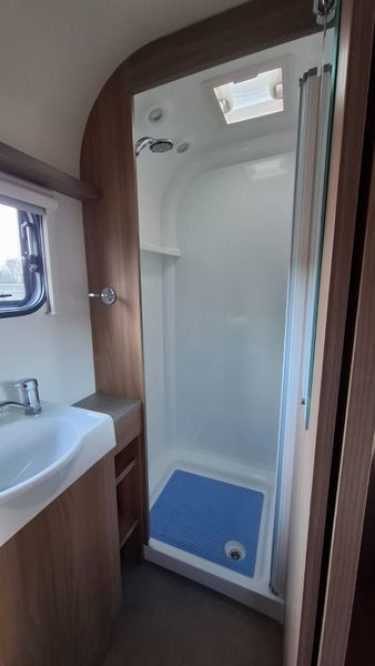 Bailey  Pegasus GT70 Brindisi 4 Berth Island Bed 393195615