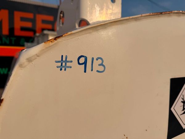 western twin axle 2,000 litre bunded fuel bowser . 393121998