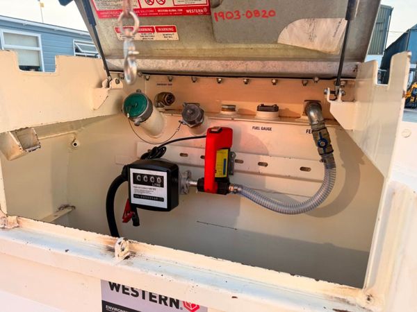 western twin axle 2,000 litre bunded fuel bowser . 393122017