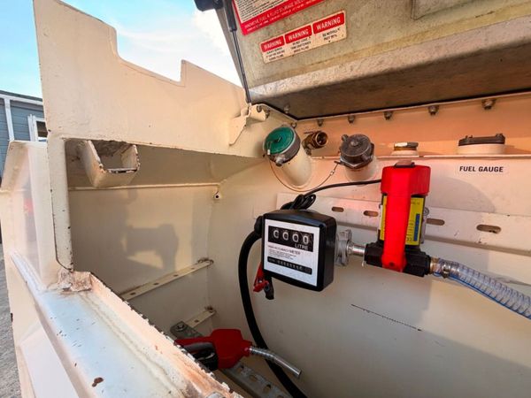 western twin axle 2,000 litre bunded fuel bowser . 393122028