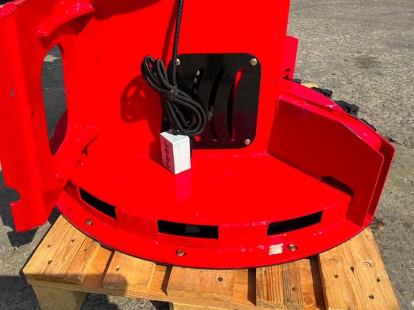New / unused skid steer feller buncher attachment. 393135484