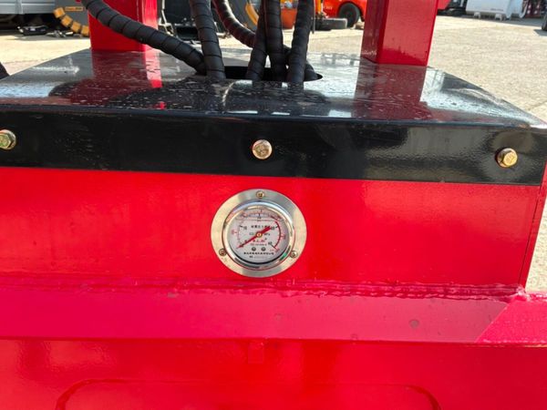 New / unused skid steer feller buncher attachment. 393135494