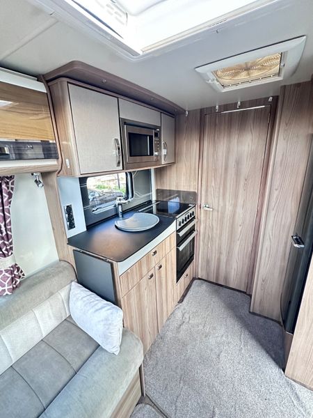 ✨STUNNING SWIFT CONQUEROR 560 4 BERTH ISLAND BED✨ 393209160