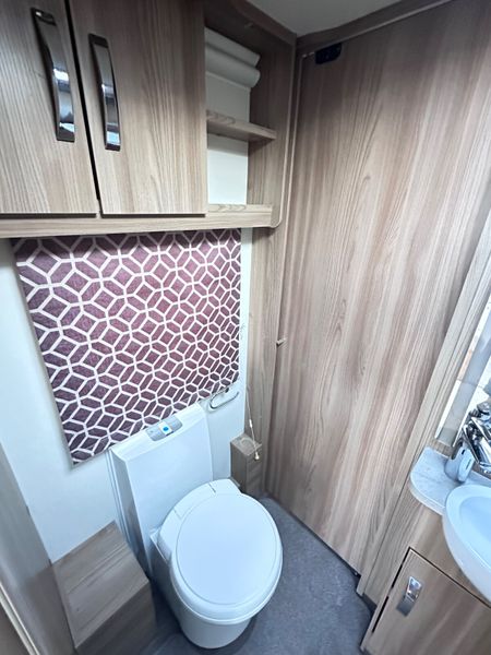 ✨STUNNING SWIFT CONQUEROR 560 4 BERTH ISLAND BED✨ 393209163