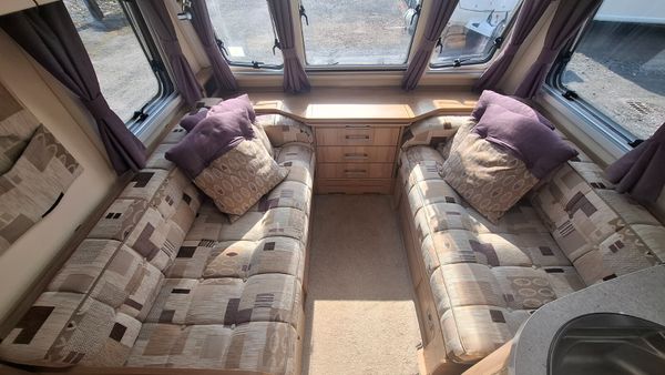 Bailey Unicorn Vigo fixed island  bed caravan 393405904
