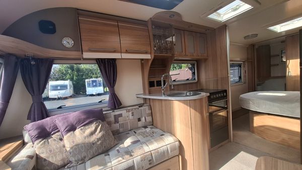 Bailey Unicorn Vigo fixed island  bed caravan 393405905