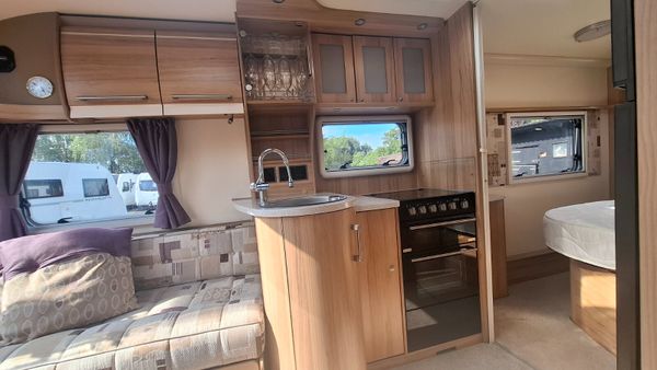 Bailey Unicorn Vigo fixed island  bed caravan 393405906