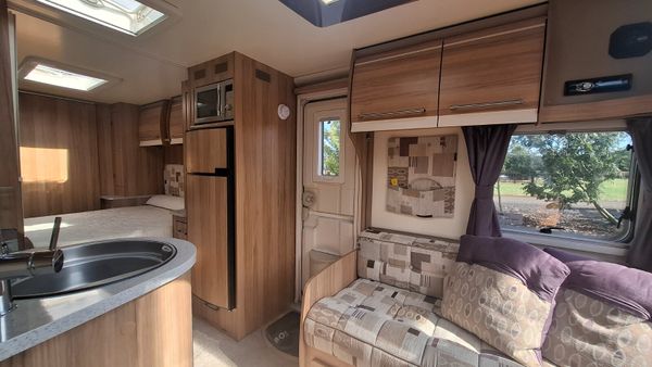 Bailey Unicorn Vigo fixed island  bed caravan 393405907